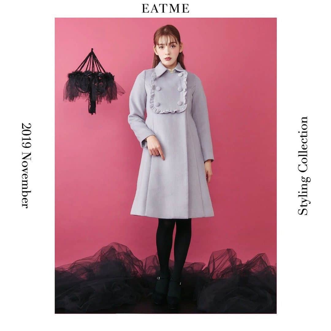 のインスタグラム：「11.11 update… #EATME #NOVEMBER #LOOK #COLLECTION #📖 #VINTAGEAFTERNOONTEA @maotin1019  身長🚺:169cm パンプス➡︎発売中 コート➡︎11月発売予定 ソックス➡︎参考商品 . メイドライクコート（ #COAT ） ¥23,000（＋tax） COLOR🎨:BLU.PNK.BLK SIZE📐:S.M . クロスストラップパンプス（ #PUMPS ） ¥13,000（+tax） COLOR🎨:BLK.PPL.BLU SIZE📐:S（22.5cm) M（23.5cm）、L（24.5cm） . #EATME_COLLECTION #EATME #eatmejapan #イートミー #fetishmode #2019aweatme #2019aw  #益若つばさ #tsubasamasuwaka #fashion #styling #japan #tokyo #harajuku #原宿 #instagood #like4like」