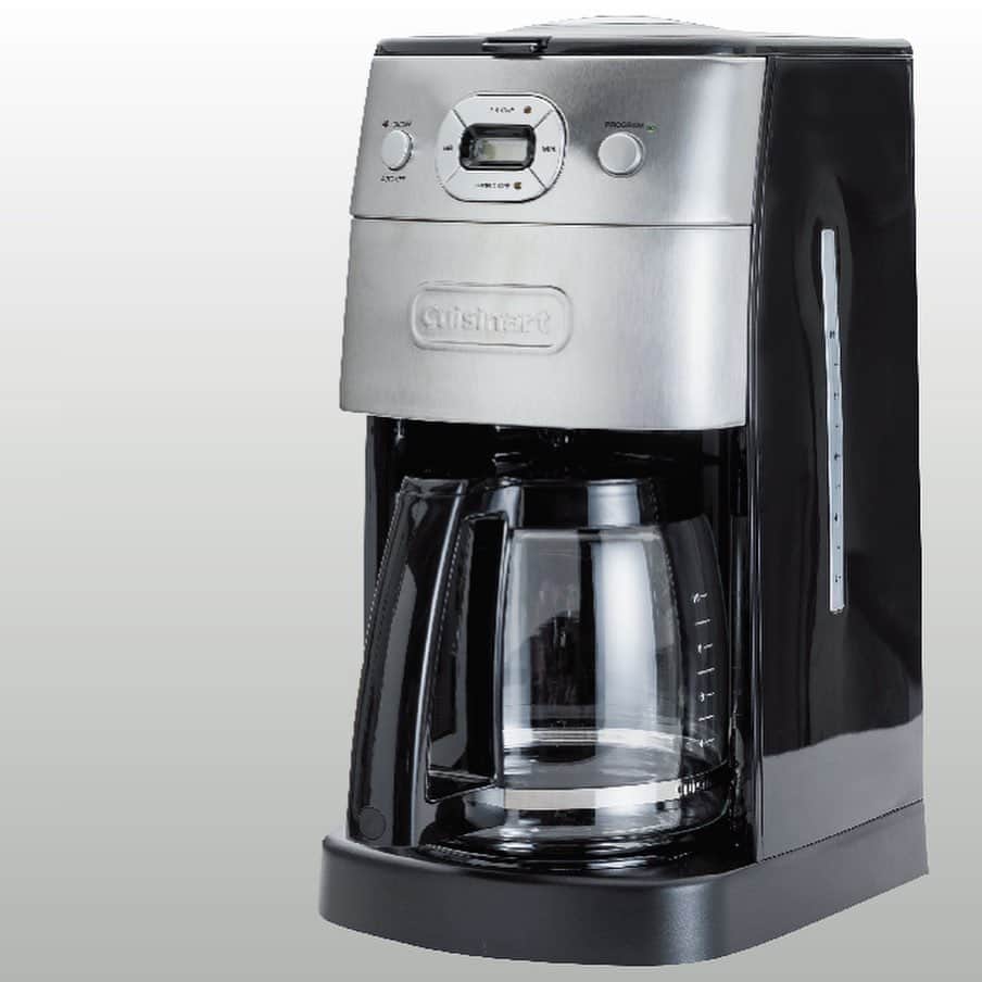 Cuisinart(クイジナート)ジャパン公式アカウントさんのインスタグラム写真 - (Cuisinart(クイジナート)ジャパン公式アカウントInstagram)「豆から挽ける全自動コーヒーメーカー☕️☕️☕️☕️☕️☕️☕️☕️☕️☕️ . . 一度に入れられる杯数は、 ☕️の絵文字の数だけ入れられます！ . つまり、 ☕️☕️☕️☕️☕️☕️☕️☕️☕️☕️ . そう、最大10杯まで一度に入れられます！ . そんなに飲めないので ☕️☕️☕️くらいで充分.... という時なら、もちろん少量での抽出もできます。 . ☕️から☕️☕️☕️☕️までの抽出には、 抽出プロセスを少量向けに調整できる 「1-4ボタン」をON！ . . 製品: 10カップ ミル付全自動コーヒーメーカー 品番: DGB-625J . . Enjoy Cuisinart❣️ . . . #豆から挽けるコーヒーメーカー  #コーヒーメーカー #クイジナートコーヒーメーカー #クイジナート #クイジナートlove  #クイジナートのある生活  #クイジナート大活躍  #コーヒーメーカー欲しい  #ミル付きコーヒーメーカー  #コーヒーメーカーのある暮らし  #コーヒーメーカー全自動  #コーヒーメーカー☕  #☕️ #☕️☕️☕️☕️☕️☕️☕️☕️☕️☕️ #コーヒー好き #コーヒー好きな人と繋がりたい  #コーヒー好きと繋がりたい  #コーヒー好きな人と繋がりたい  #Cuisinart #cuisinartjapan  #coffee」11月11日 16時33分 - cuisine_art