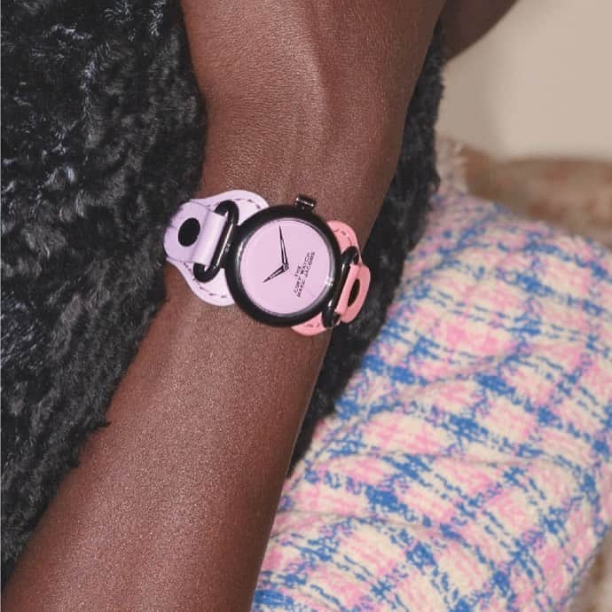 TiCTACさんのインスタグラム写真 - (TiCTACInstagram)「「THE MARC JACOBS WATCHES」¥58,000+tax マーク・ジェイコブスのこだわりを感じさせる新ラインが登場。ジュエリー感覚のブレスレットコレクションなど、手元を大胆に彩る注目のラインナップ。TiCTAC系列店&オンラインストアで先行発売中です。 #THEMARCJACOBS　#marcjacobs #マークジェイコブス #mj #マークジェイコブス時計 #手元 #手元美人 #手元のおしゃれ #手元コーデ #手元くら部 #手元倶楽部 #おしゃれな人は手元がすてき #tictac #watch #チックタック時計店 #時計 #腕時計 #大人女子 #大人女子コーデ #オトナ #オトナ女子コーデ #レディースウォッチ #自分へのご褒美 #自分にご褒美 #クリスマスプレゼント時計 #誕生日プレゼント時計 #記念日プレゼント時計 #ときめきを身につける #時計クリスマスプレゼント」11月11日 17時21分 - tictac_press