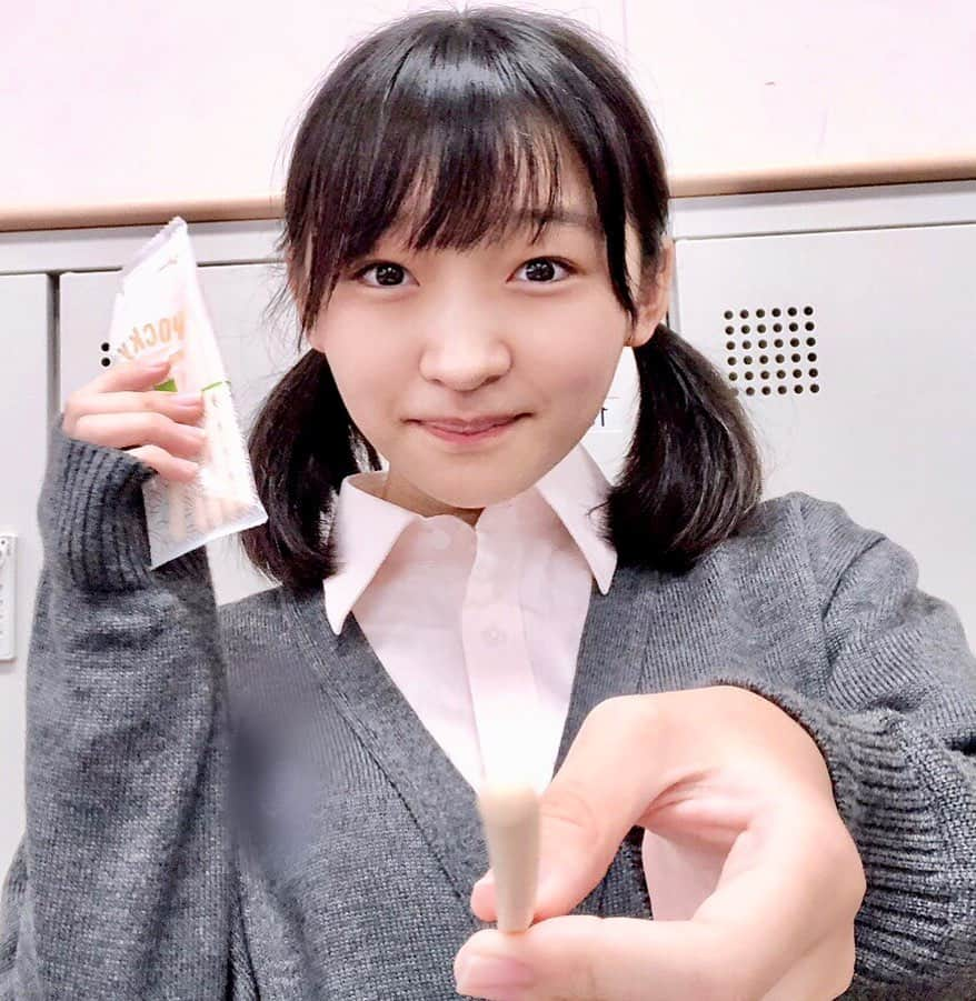 前野えまさんのインスタグラム写真 - (前野えまInstagram)「11月11日はポッキーの日🍫  #11月 #11日 #月曜日  #ポッキーの日  #ポッキープリッツの日  #jk #jk1 #女子高生 #前野えま  #pocky #pockysweets #day  #follow #followme #instagram #instafollow #instagood #tagsforlikes #tflers #tagsforlikesapp #idol #actor #actress」11月11日 17時13分 - maeno_ema