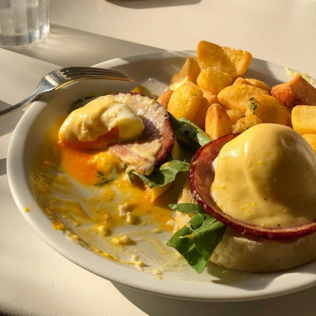 のインスタグラム：「. 🍳🐣🥚🤤 . . . #crisscross」