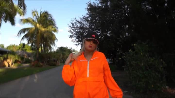 Mia Diazのインスタグラム：「FUEGO 🔥  Music : La Romana - @badbunnypr @elalfaeljefe  Choreo- @mileskeeney  Videographer- Leo Diaz Dancer- @miadiaz #miadiaz #badbunny #elalfaeljefe  #dance #laromana #dancemoms #miami #miamidancers #explorerpage #explorerpagemiami #viralvideos」