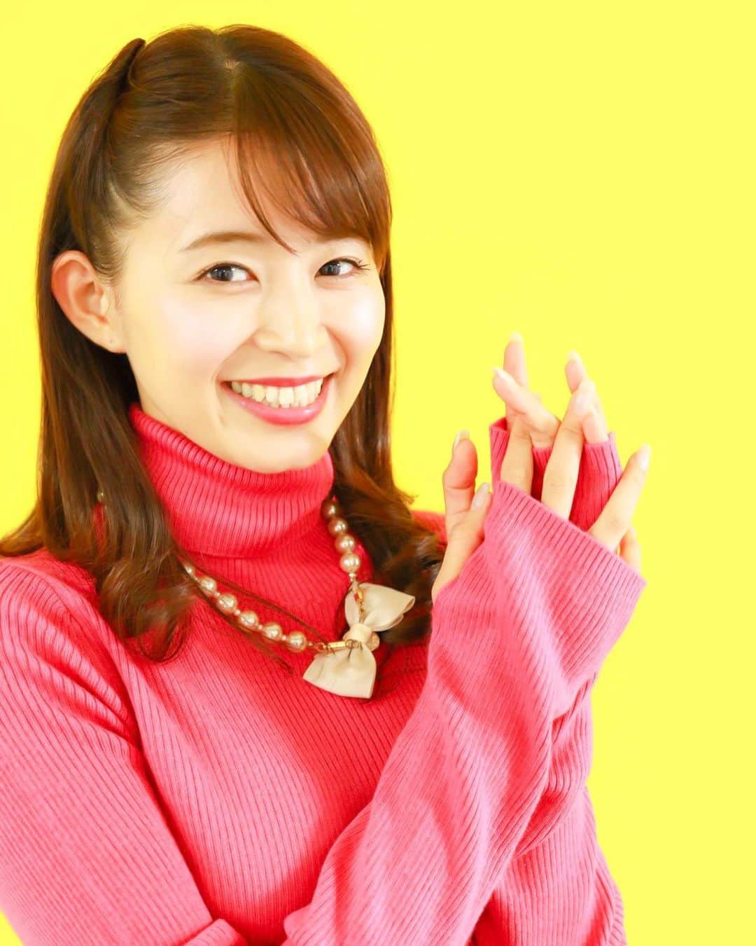 札幌テレビ「どさんこワイド朝」さんのインスタグラム写真 - (札幌テレビ「どさんこワイド朝」Instagram)「. #lanvinenbleu の衣装です💕 . ピンクと黒の組合わせが、女性らしい1枚ですよね✨ . ポイントは萌え袖🎶（っていいんでしたっけ？笑） 長めに作られて親指を通すところ もありまーす^_^ . あったかセーターです☺️ . #lanvinenbleu #ランバンオンブルー . #今日のコーデ #コーディネート #coordinate #女子アナ #女子アナコーデ #お洒落さんと繋がりたい  #札幌テレビ #どさんこワイド朝 #大家彩香」11月11日 8時48分 - dosanko_asa