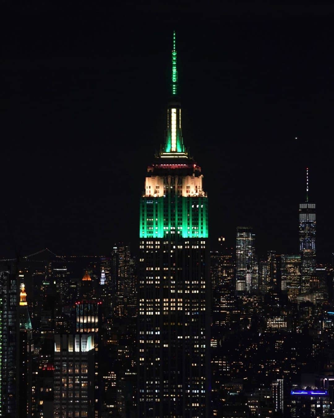 セサミストリートさんのインスタグラム写真 - (セサミストリートInstagram)「Proud to call NYC our home for the last 50 years. Thank you to the @empirestatebldg for this special tribute tonight on the 50th anniversary of Sesame Street. #Sesame50」11月11日 9時03分 - sesamestreet