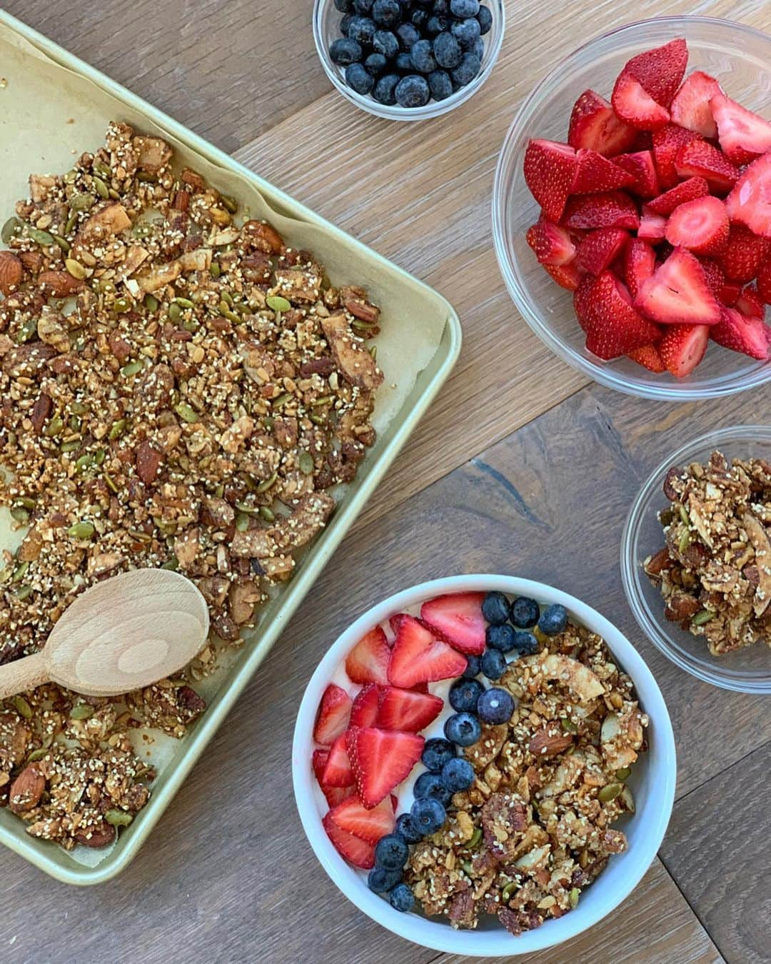 オリビア・カルポさんのインスタグラム写真 - (オリビア・カルポInstagram)「Ask and you shall receive. This is the paleo/keto friendly granola I made yesterday. Almost no carbs which is impossible to find in regular granola using oats, etc. I like it in yogurt 😛 but you can also have it plain, with milk, in smoothies, or I put it in my pancakes 🤷‍♀️ —————1 cup sliced almonds 1/3 cup whole almonds  1 cup chopped pecans 1/2 cup chopped walnuts 1/3 cup pumpkin seeds 1/3 cup sunflower seeds 1/3 cup sesame seeds 2 tablespoons hemp seeds 1-2 cups unsweetened coconut chips or smiles 1/4 cup golden monk fruit sweetener 2 teaspoon ground cinnamon 1 teaspoon fine sea salt 1/3 cup coconut oil melted 1 egg white 2 teaspoon vanilla extract 1/4 cup almond flour  Honey to drizzle  Pinch of salt  1. Preheat  oven to 300 degrees. Line a baking sheet with parchment paper.  2. In a large bowl, combine all the nuts, seeds, coconut, sweetener, cinnamon & salt. 3. In a separate bowl, whisk together the melted coconut oil, egg white & vanilla extract. Pour over nut/seed/coconut mixture. Add almond flour and combined everything together (I use clean hands to mix) Spread mixture in an even layer onto the baking sheet with parchment paper and pat down evenly  4. Bake in preheated oven for 25 - 30 minutes or until golden brown, rotating the pan halfway through. (Dont stir granola while baking). 5. Remove pan from oven and drizzle with honey, add pinch of salt and allow granola to cool completely. If you want to add chocolate chips, this is the time to do it so they are just melted enough:) 6. Once cool, break granola into clusters, & store in an airtight ***if you want to make it sweeter, add chocolate chips or dried cherries/cranberries 😛 #OCrecipes」11月11日 9時27分 - oliviaculpo