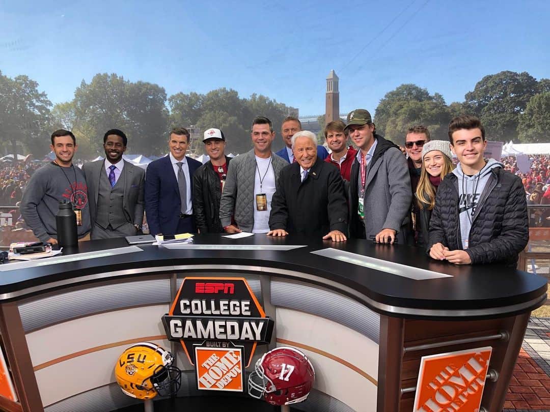 ジャスティン・トーマスのインスタグラム：「Unforgettable weekend in Ttown, love that place so much. Huge thanks to @collegegameday for having me on! Sorry Bama for bringing bad luck 🙈 Also don’t think @gary.woodland and I will be hosting each other at any sporting events anytime soon. #sportsweek has come to an end!」