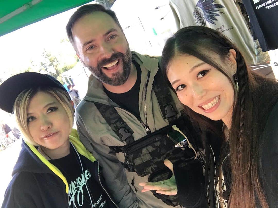 のインスタグラム：「KRYTACオーナーズMT Vol.4 にて﻿ ﻿ 次は、こちらもYouTuberのJonathan✨﻿ MAYOさんとは去年会ってたみたい！﻿ 私は初めましてだったのですが、﻿ インスタをフォローしてくださってたみたいで﻿ すごく嬉しかったです！﻿ ジョナサンも気さくにお喋りしてくれて、嬉しかったです😊﻿ ﻿ パッチも頂いちゃいました😎✨﻿ ありがとうございました！﻿ ﻿ *☼*―――――*☼*―――――﻿ ﻿ At KRYTAC OM4﻿ ﻿ Next, also youtuber Jonathan ✨﻿ He met MAYO last year ! ﻿ And he followed my instagram before we met! ﻿ I’m honored hear that!﻿ He was so nicely 😊﻿ ﻿ And he gave us his patch😎✨﻿ Thank you so much!﻿ ﻿ *☼*―――――*☼*―――――﻿ ﻿ ﻿ ﻿ ▢ ▣ ▢ ▣ ▢ ▣ ▢ ▣ ▢ ▣ ▢ ▣ ▢ ﻿ ﻿ 【舞台】﻿ 12/11(水)〜15(日)﻿ ハムレットの奇妙な冒険﻿ in 下北沢シアター711﻿ ﻿ 【 #撮影会 】﻿ フレッシュフォトセッション﻿ 11/12(火)﻿ ﻿ 【 #OLカフェ 出社予定】﻿ 11月﻿ 15日(金) 18-23時﻿ ﻿ ▢ ▣ ▢ ▣ ▢ ▣ ▢ ▣ ▢ ▣ ▢ ▣ ▢ ﻿ ﻿ ﻿ #サバゲー﻿ #サバゲーマー﻿ #サバイバルゲーム﻿ #サバゲー女子﻿ #ミリタリー﻿ #サバゲーの女王﻿ #サバゲー女優﻿ #サバ嬢﻿ #女優﻿ #秋田﻿ #モデル﻿ #MC﻿ #japanesegirl﻿ #メガネ女子﻿ #コスプレ﻿ #サバゲー装備﻿ #KRYTAC﻿ #tridentmk2crb﻿ #laylax﻿ #airsoft﻿ #airsoftjapan﻿ #サバゲーしたい﻿ #サバゲーマーさんと繋がりたい﻿ #写真好きな人と繋がりたい」