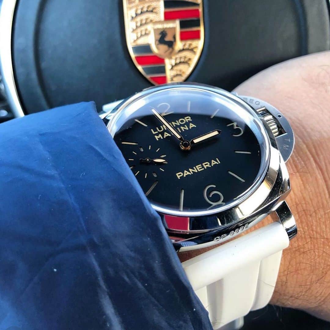 パネライのインスタグラム：「Just a couple of my favorite things.  The #Panerai #PAM422 and #Porsche. Pic by @swisswatchambassador #paneraicentral」