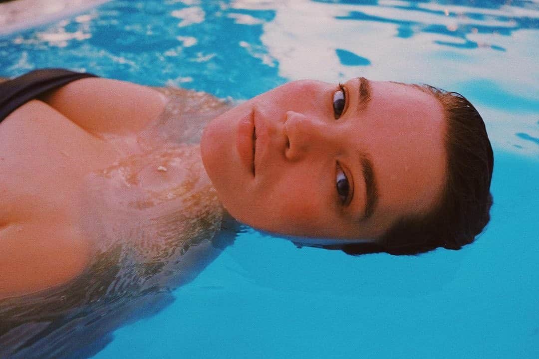 タラ・リンのインスタグラム：「From @lililand 💙」