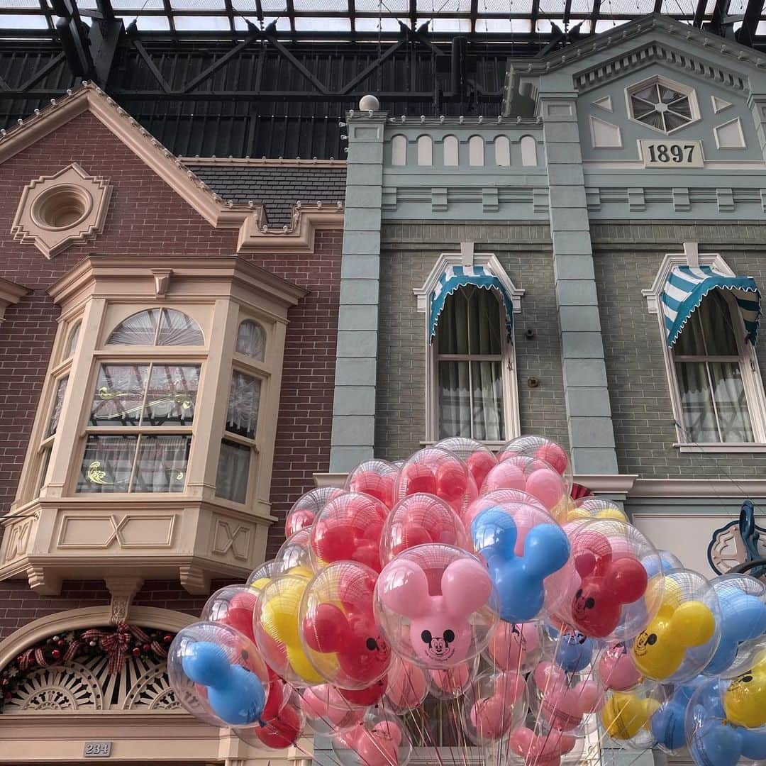 kuroneko_m4さんのインスタグラム写真 - (kuroneko_m4Instagram)「. . 🏰🎈💕 . . . . #disneyland #バルーン🎈」11月11日 11時15分 - kuroneko_m4