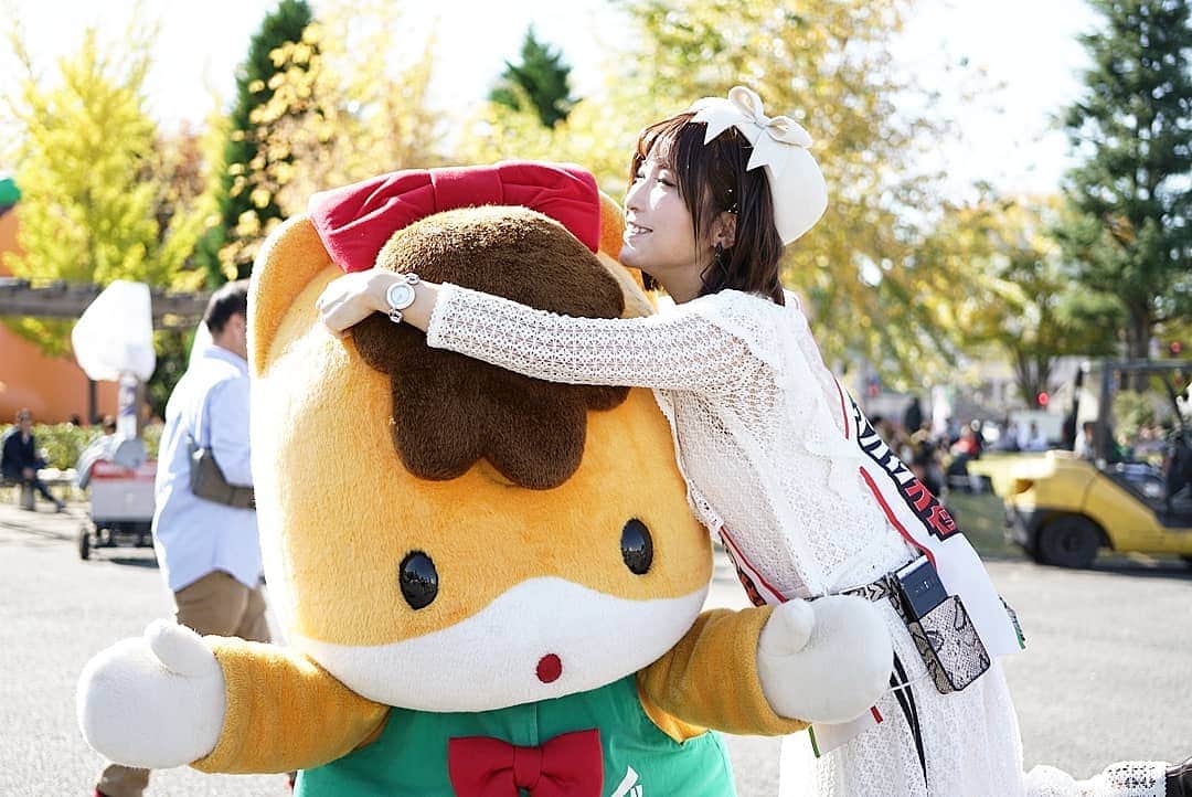 石関友梨のインスタグラム：「ぐんまちゃーん♡  #キングオブパスタ #キングオブパスタ2019 #高崎パスタ大使 #高崎パスタ #日本最大のパスタのイベント #昨日は遠方からもたくさんの御来場ありがとうございました #お声をかけてくれた皆さん #お写真など撮っていただき本当にありがとうございました #そしてバンビーナさん優勝おめでとうございます #どのお店も美味しくて激戦でした #皆様も高崎に来たときはパスタを食べてください #高崎名物としてこれからもどんどん広めて行きたいと思います #感謝 #ありがとう #幸せ #幸運」