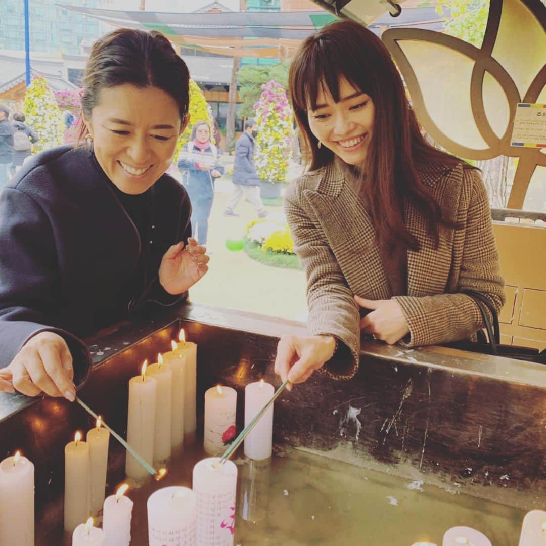 大草直子さんのインスタグラム写真 - (大草直子Instagram)「紅葉が美しい、韓国ソウルに寄せて頂いていました。 @maiko_holistic_skin_clinic マイコ先生と @stellakaoruko さんと開運と浄化と気づきの旅。本当に美味しく楽しい旅でした。 @amarc_official にも書いているので是非読んでね♡ @amarc_official  @stellakaoruko  @maiko_holistic_skin_clinic  #aton #isabelmarant  #ああ楽しかった #ああ美味しかった」11月11日 11時57分 - naokookusa