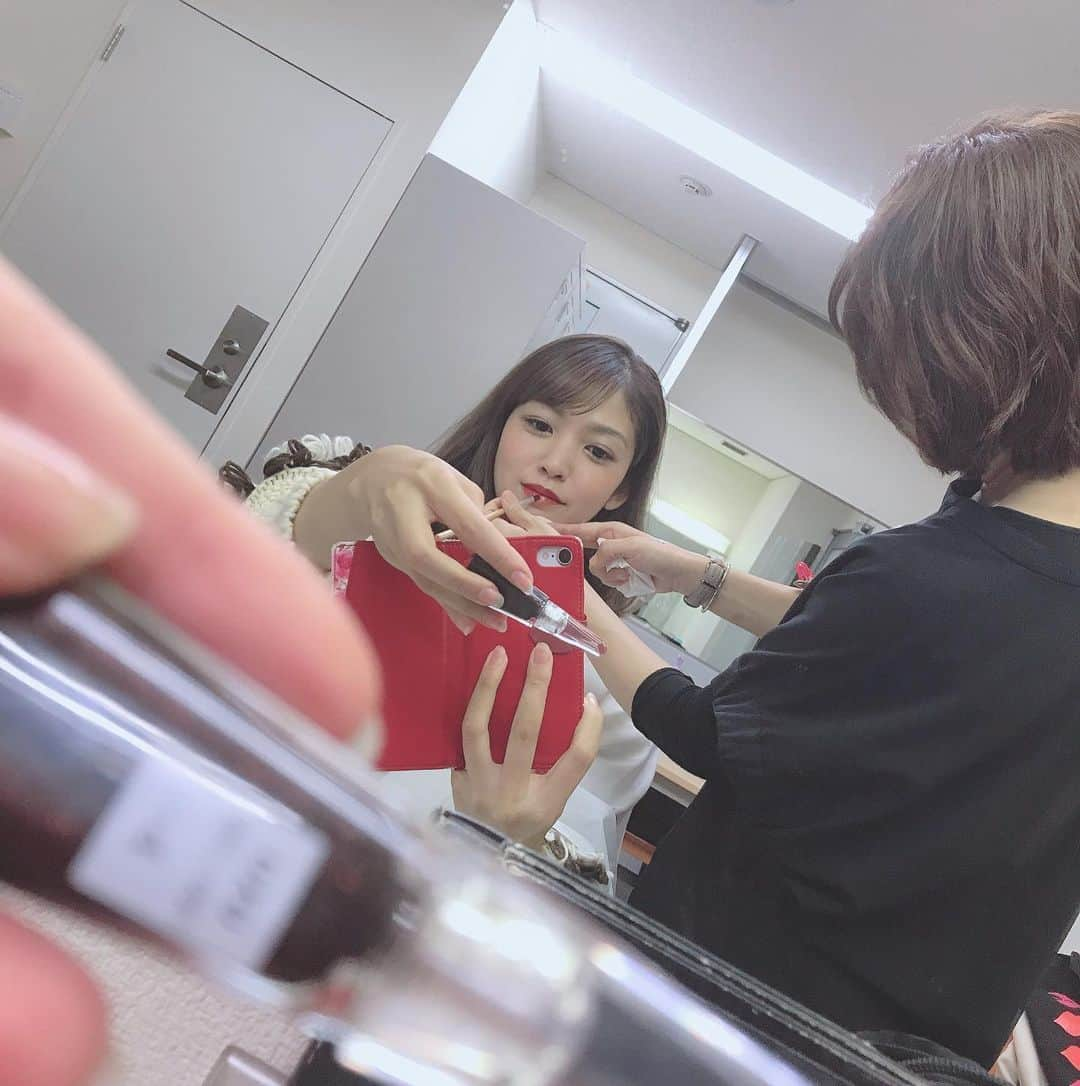 宮﨑真実さんのインスタグラム写真 - (宮﨑真実Instagram)「今日のグロスは黒💄メイクさん初めて使ったみたい🙄笑どんな色になるのやら👻今日のスポ魂は世界野球プレミア12があるため18時15分からです🐻 #uzu #黒グロス #高校サッカー決勝 #卓球 #大学野球 #大学剣道」11月11日 17時38分 - miyazakimami.spocom