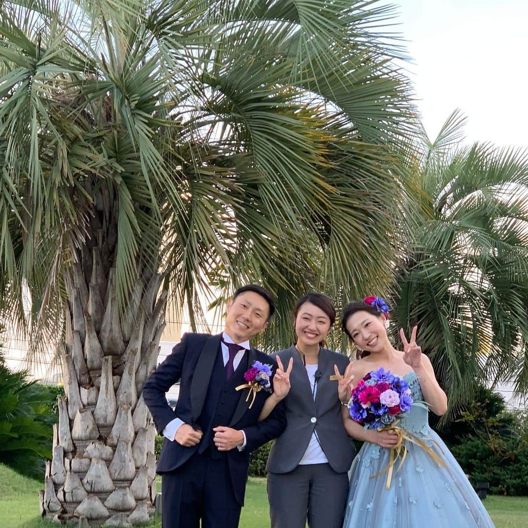 ディアステージつくばフォレストテラスさんのインスタグラム写真 - (ディアステージつくばフォレストテラスInstagram)「素敵なお二人とパシャリ、、📸！ とても衣装がお似合いのおふたり✨✨ とっても幸せそうです😊  まるで遠い南国リゾートのようなディアステージ✨✨ 夢のような空間です💫  キャスト一同、お二人の末長いお幸せをお祈りしております✨  #茨城　#つくば　#卒花　#卒花嫁レポ　#ウエディングドレス　#結婚式演出　#オリジナル結婚式　#感謝　#wedding #ウエディングヘア #ウエディングフォト  #dearswwdding #dearstage #ディアステージつくばフォレストテラス」11月11日 17時30分 - dearstage