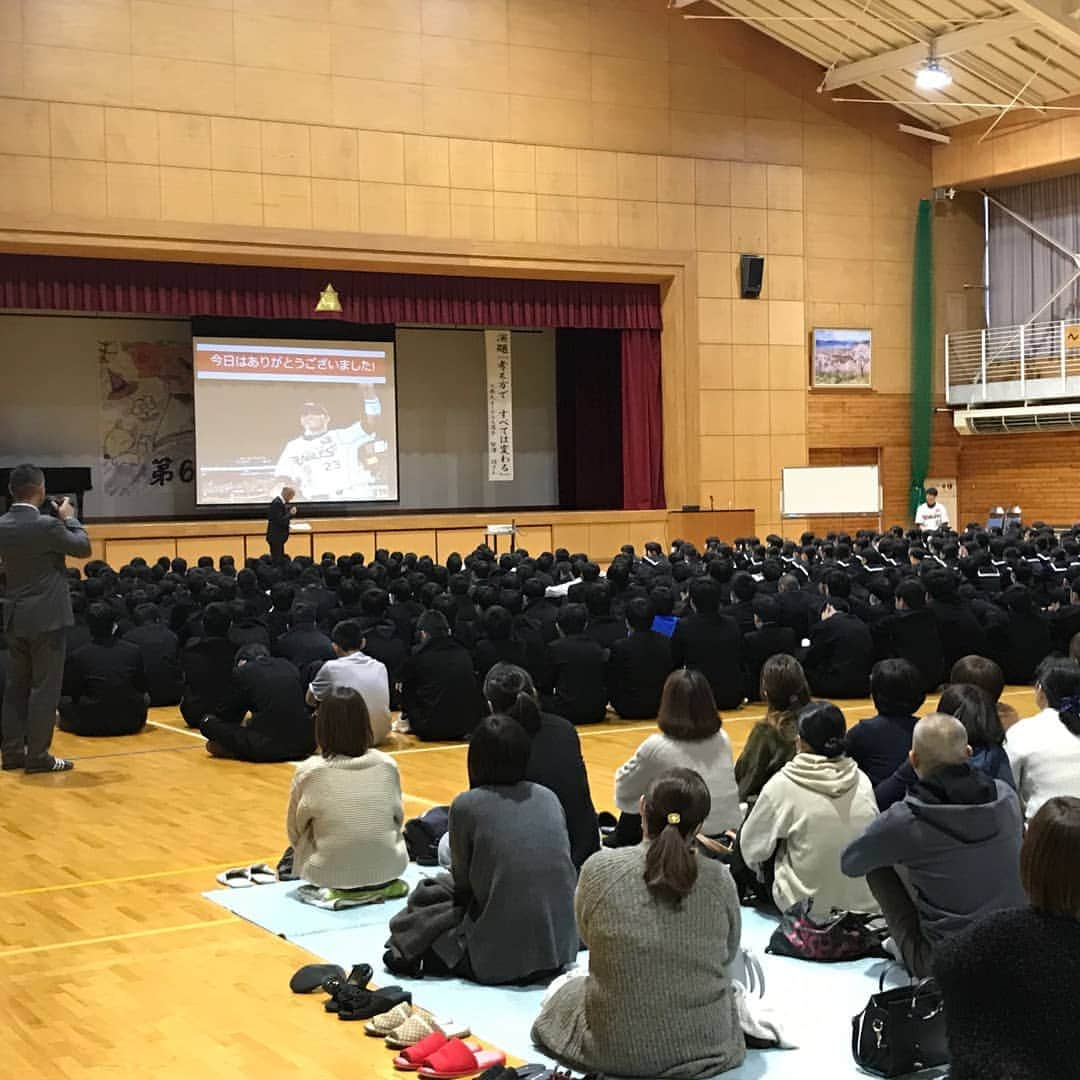 聖澤諒さんのインスタグラム写真 - (聖澤諒Instagram)「今日は母校屋代中学校での講演でした🎵  懐かしかったな～🌟🌟🌟 #講演 #屋代中学校 #長野県 #聖澤諒」11月11日 17時32分 - ryo_hijirisawa23