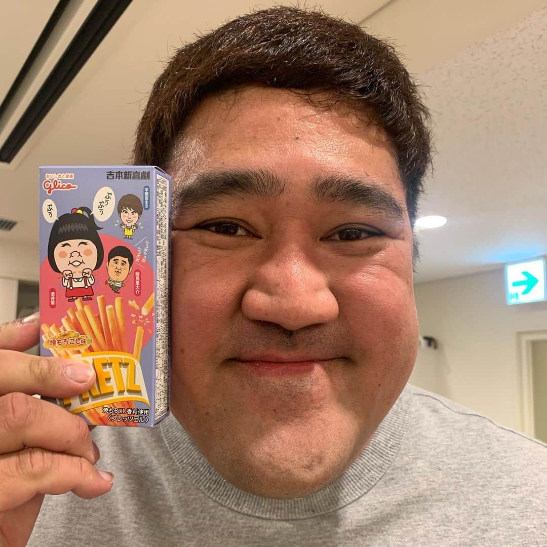 吉本新喜劇さんのインスタグラム写真 - (吉本新喜劇Instagram)「11月11日は ポッキー&プリッツの日🙌🙌 な、なんと大人気の吉本新喜劇プリッツ パッケージが新しくなりましたよ〜😆💓 新パッケージもゲットしてねー！！ 味はおいしい焼きとうもろこし🌽」11月11日 17時36分 - yoshimotoshinkigeki