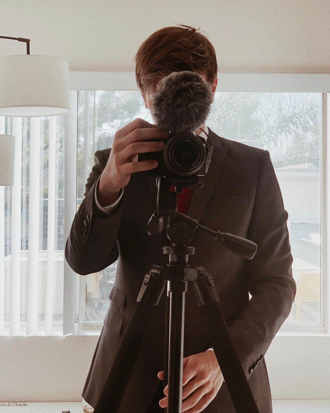 トーランス・クームスのインスタグラム：「Someone forgot to tell me the camera was facing the wrong way.」