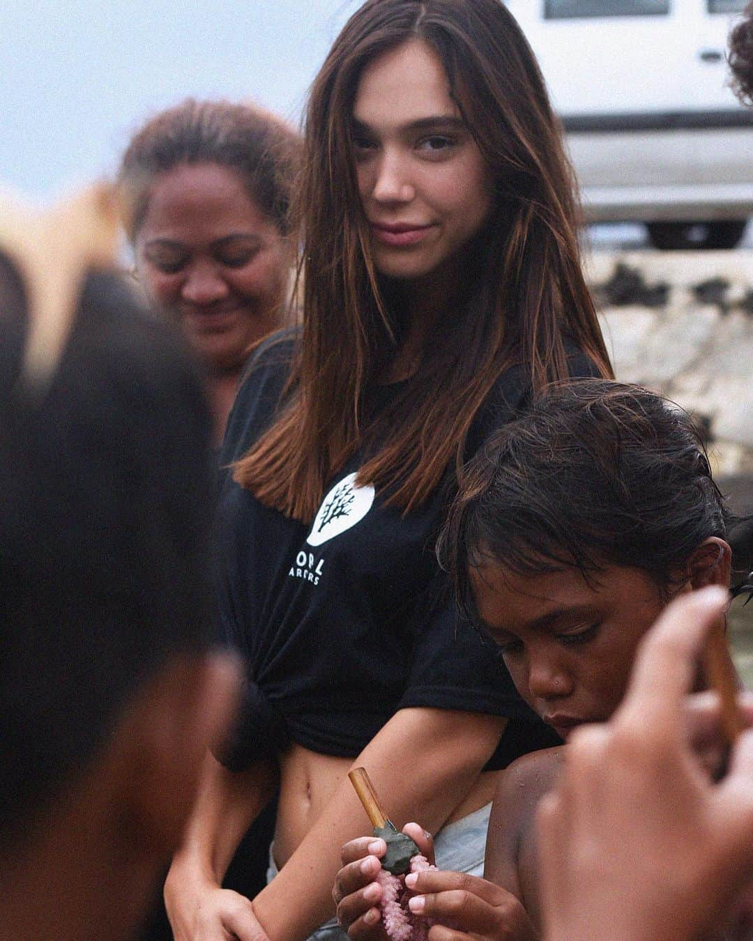 アレクシス・レンさんのインスタグラム写真 - (アレクシス・レンInstagram)「Teaching the kids today about coral restoration. Let’s save our reefs @coralgardeners」11月11日 12時25分 - alexisren