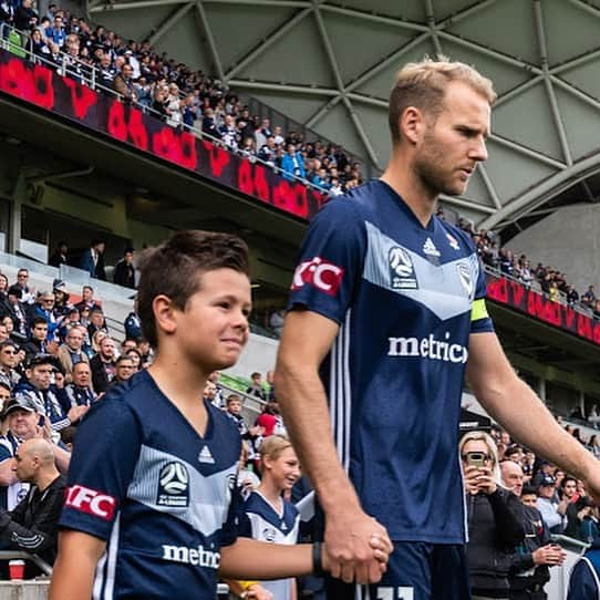 オラ・トイヴォネンさんのインスタグラム写真 - (オラ・トイヴォネンInstagram)「Dissapointed not to get the result we wanted yesterday in front of our fans. The season is long & we stay together 🔵⚪️」11月11日 12時27分 - olatoivonen20