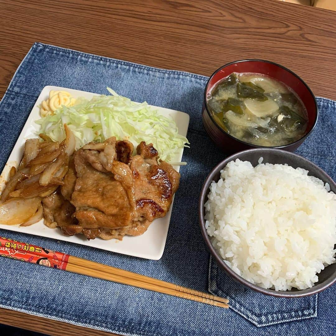 夛田凌輔さんのインスタグラム写真 - (夛田凌輔Instagram)「今日はオフ🤗 お昼ご飯に、生姜焼き作りました！！ 生姜買い忘れて、チューブのしかなかったけど美味しくできました😋  #chrisキッチン」11月11日 12時28分 - ryosuke.tada