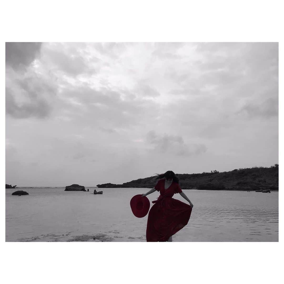 大塚愛さんのインスタグラム写真 - (大塚愛Instagram)「海は広い 世界は広い 私は紅い。  AIO　#宮古島」11月11日 12時37分 - aiotsuka_official