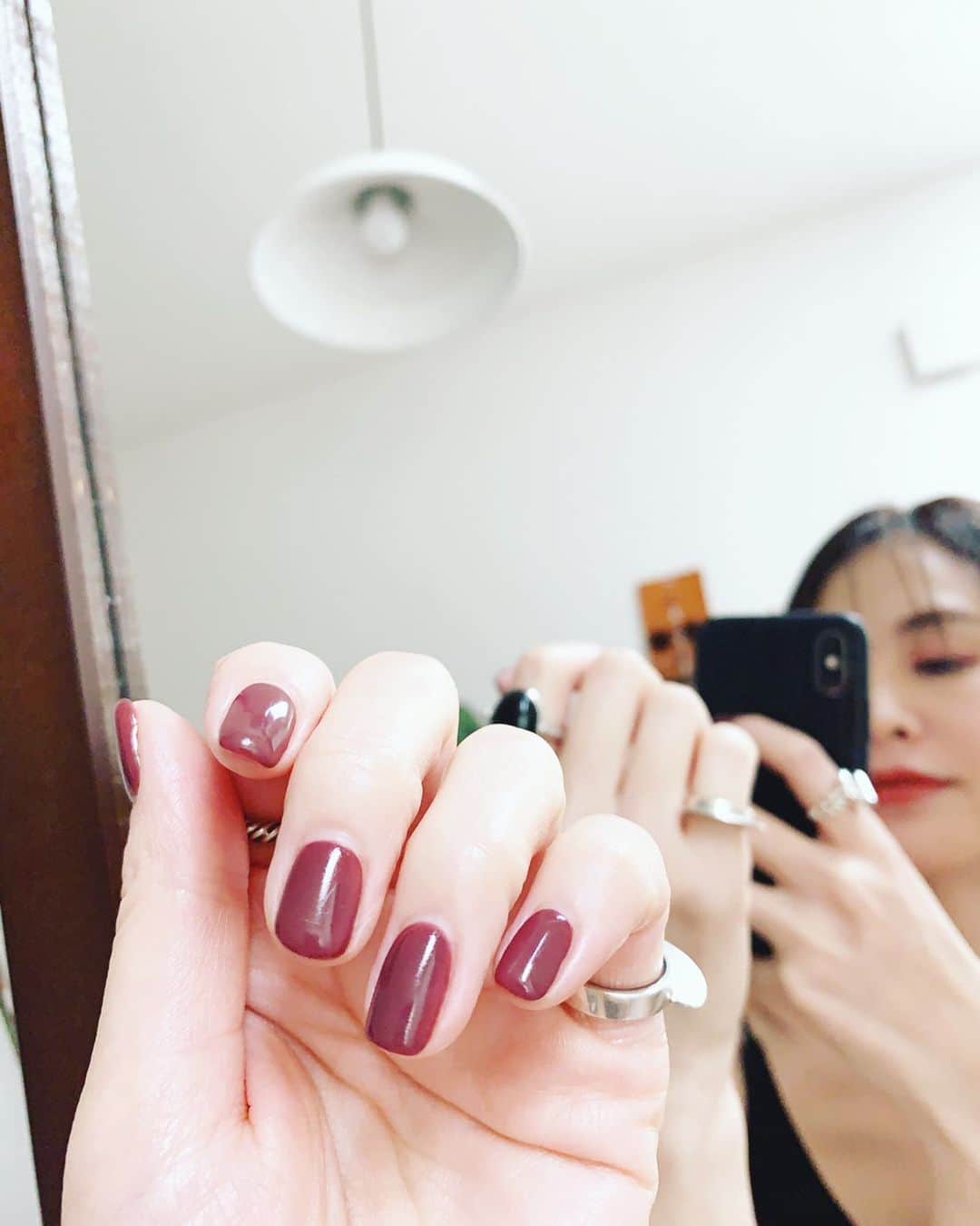 二ノ宮和佳子さんのインスタグラム写真 - (二ノ宮和佳子Instagram)「お久しぶりの前髪✂︎ @hamaguchiyuichi  コーディネートが変わりますね 前髪って‼︎ まだまだ模索中 でも、下ろしたり流したり、色々バリエーションつけられるから楽しい  そして、ネイル💅は、初めて三茶店へ‼︎ @balo_sancha  ほぼ前回と同じカラーだけど、今回も6色混ぜてオリジナルカラーを作って頂きました もうちょっと濃くーとか、赤み足してーとか、話しながらの色作りは見てて楽しい 服作りとは違った過程があって、興味深く見ておりました 納得のBrownBordeaux いつも、ありがとうございます」11月11日 12時51分 - wakako.ninomiya