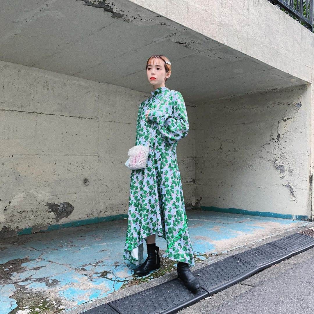 瀬戸あゆみさんのインスタグラム写真 - (瀬戸あゆみInstagram)「#ayumi_outfit 💐 このワンピース、形もディティールもすごく美しい。。。 いちばん最後の写真はほっこり家族写真💫」11月11日 12時57分 - setoayumi