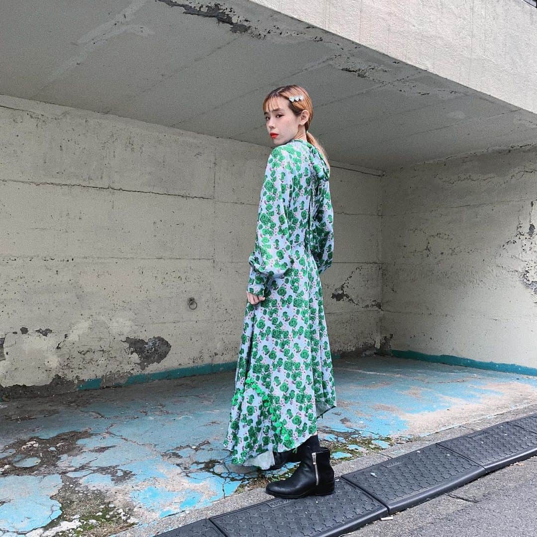 瀬戸あゆみさんのインスタグラム写真 - (瀬戸あゆみInstagram)「#ayumi_outfit 💐 このワンピース、形もディティールもすごく美しい。。。 いちばん最後の写真はほっこり家族写真💫」11月11日 12時57分 - setoayumi