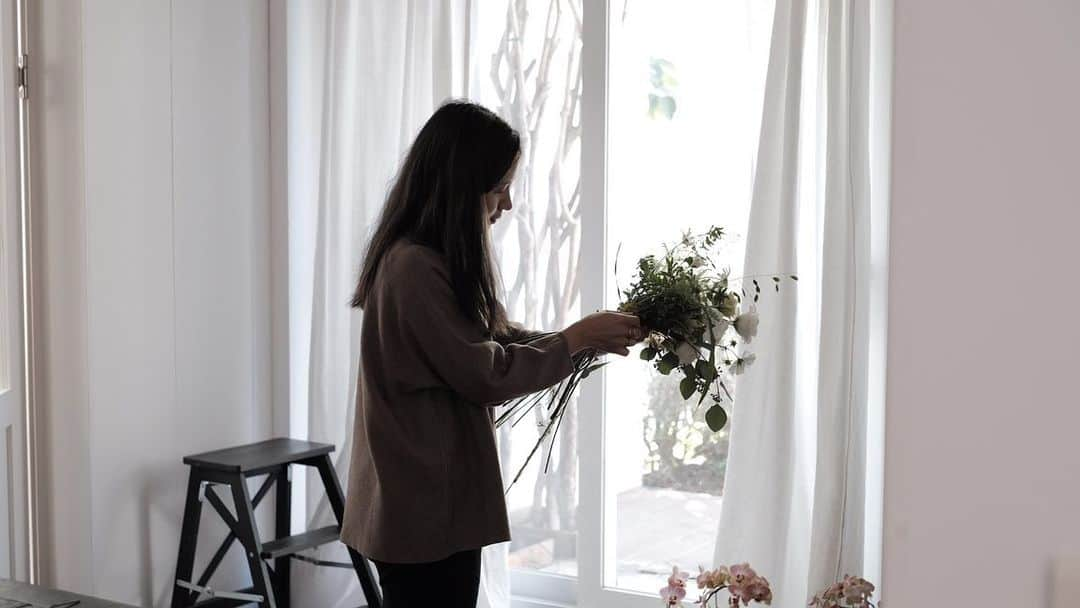 플로리스트 이주연 florist Lee Ju Yeonさんのインスタグラム写真 - (플로리스트 이주연 florist Lee Ju YeonInstagram)「. . 늘 봐도 아름다운 모습 . . 订花 WeChat ID vaness_flower 클래스상시모집 당일꽃주문가능 #수업문의 #주문예약 #lesson #Order  Katalk ID vaness52 WeChat ID vaness_flower E-mail vanessflower@naver.com . 강남구 역삼동608-16 📞02-545-6813 . #vanessflower #florist #flowershop #handtied #flowerlesson #花束 #花束包装 #바네스플라워 #플라워카페 #플로리스트 #꽃다발 #부케 #플로리스트학원 #역삼동꽃집 #역삼역꽃집 #언주역꽃집 #꽃꽂이수업 #플라워레슨 #꽃다발포장법 #꽃수업 #꽃주문 #하우스웨딩 #대관 #프로포즈대관」11月11日 13時09分 - vanessflower