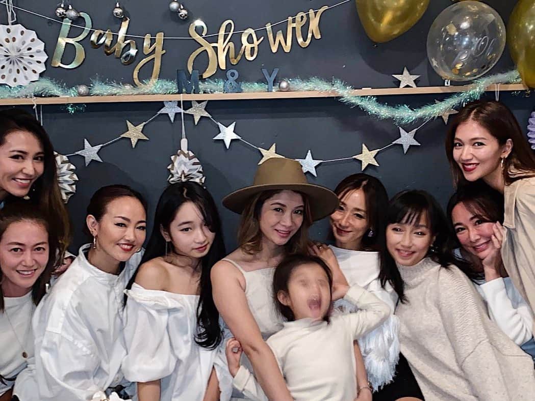 上原歩さんのインスタグラム写真 - (上原歩Instagram)「baby shower🐳💕 顔だけみたら妊婦さんとわからないくらい可愛い妊婦さん♡🤰🏻 ゆかりん、会えるの楽しみにしてるよ💘 ・ #love #happy #life #instagood  #babyshower  #ドレスコードは白」11月11日 13時09分 - ayumiuehara