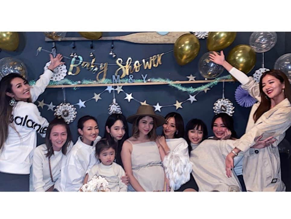 上原歩さんのインスタグラム写真 - (上原歩Instagram)「baby shower🐳💕 顔だけみたら妊婦さんとわからないくらい可愛い妊婦さん♡🤰🏻 ゆかりん、会えるの楽しみにしてるよ💘 ・ #love #happy #life #instagood  #babyshower  #ドレスコードは白」11月11日 13時09分 - ayumiuehara