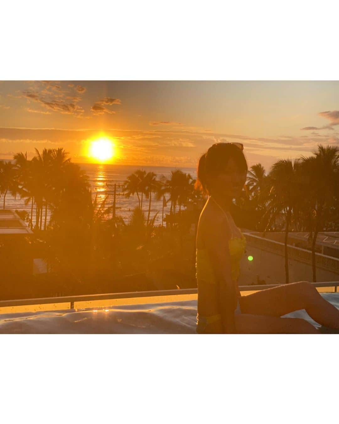 にゃんさんゴルフさんのインスタグラム写真 - (にゃんさんゴルフInstagram)「. . SUNSET☀️🥰 . ポートレート📸 . #アロヒラニ#アロヒラニリゾートワイキキビーチ#ハワイ#オワフ島#ワイキキ#ビキニ#ビキニ水着#水着#サンセット#プール#alohilaniresort#hawaii#followｍe#followforfollowback#bikini#mizugi#waikiki#sunset #sunset_pics#sunset_love#pool#sea」11月11日 13時20分 - miiiii0228