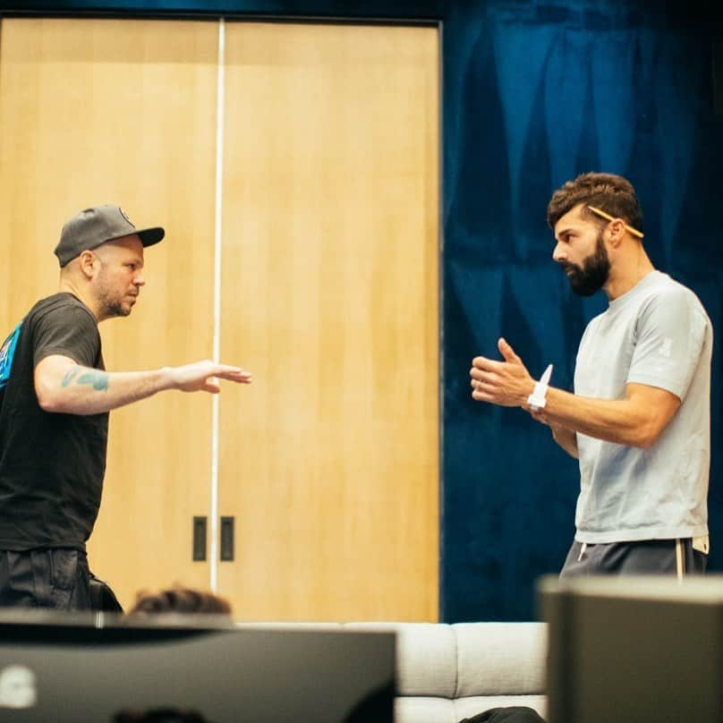 リッキー・マーティンさんのインスタグラム写真 - (リッキー・マーティンInstagram)「Exchanging neurons in the studio with this monster! @residente #CÁNTALO #ProcesoCreativo 📸: @worldjunkies」11月11日 13時36分 - ricky_martin