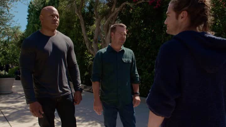 NCIS:LA 〜極秘潜入捜査班のインスタグラム：「West Coast - just 20 mins to a new #NCISLA!!! 🙌🙌 here is a sneak peek to help pass the time.」