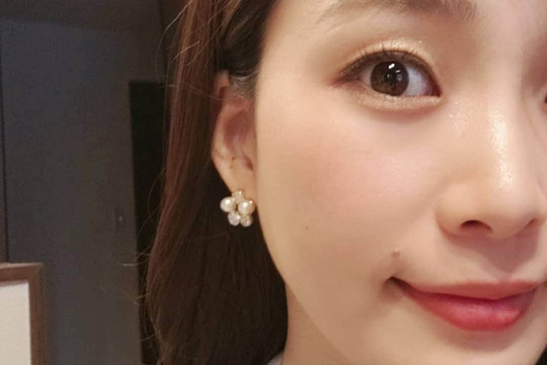 本田珠規さんのインスタグラム写真 - (本田珠規Instagram)「久しぶりに韓国コスメ使ったら、 艶肌が簡単‼️ . 艶肌にしたい時は、やっぱり韓国コスメ良いね💓 . . 韓国コスメのVTコスメ、ピンクのコラーゲンパクト使いました✨ . . #韓国コスメ#艶肌#つや肌メイク  #vtcosmetic #コラーゲンパクトピンク #コスメ#VT#リアルコラーゲンパクト#VTコラーゲンパクト#ツヤ肌#カバー力もあり#スキンケアファンデーション#メイク#makeup#make#美肌メイク #つやつや #ハイライトなし #本田珠規」11月11日 13時47分 - tamaki_honda_oscar