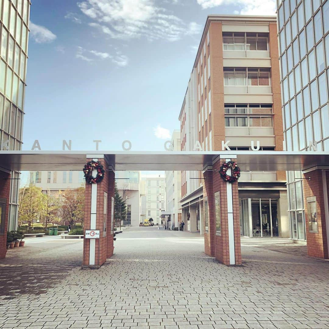 関東学院大学さんのインスタグラム写真 - (関東学院大学Instagram)「#関東学院大学 #関東学院 #KGU #金沢八景 #金沢八景キャンパス #六浦 #正門 #校門 #ウェルカムゲート #クリスマスリース #もうすぐアドベント #横浜 #yokohama #myyokohama」11月11日 13時49分 - kguofficial