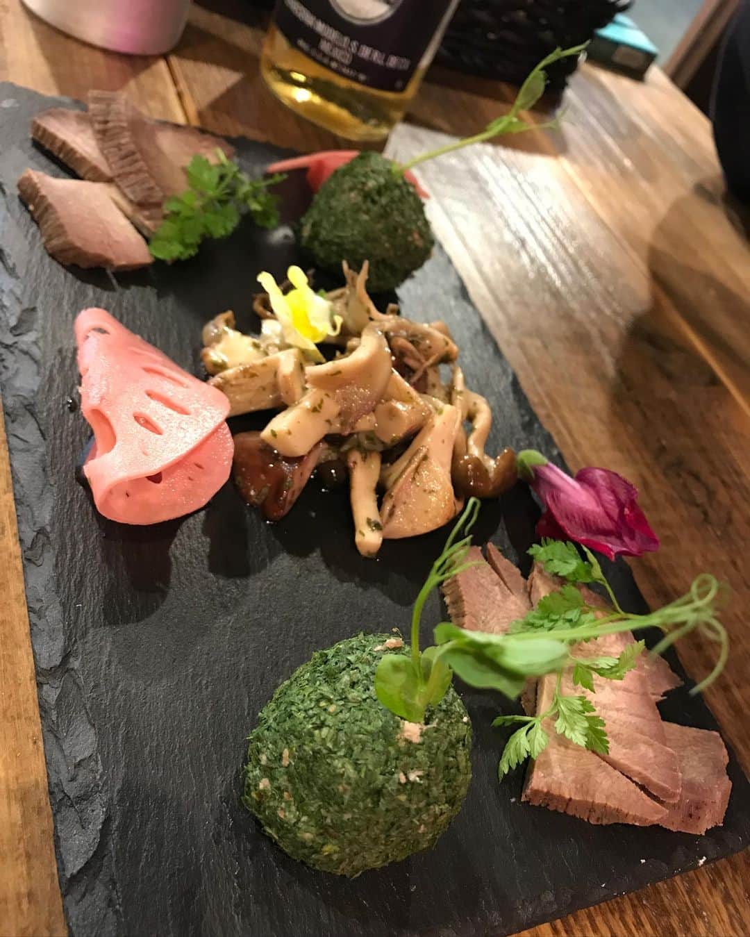 琴乃さんのインスタグラム写真 - (琴乃Instagram)「本当に美味しい💕 香里園で1番の美味しいと思う‼️ 安いしお店の作りも可愛い💕  #香里園 #舌バル #berobero #大阪 #셀카 #셀스타그램 #오사카 #koreangirl #selca #selfie #香里園グルメ #香里園で大人気 #香里園ディナー #香里園バル」11月11日 13時52分 - realsujeong