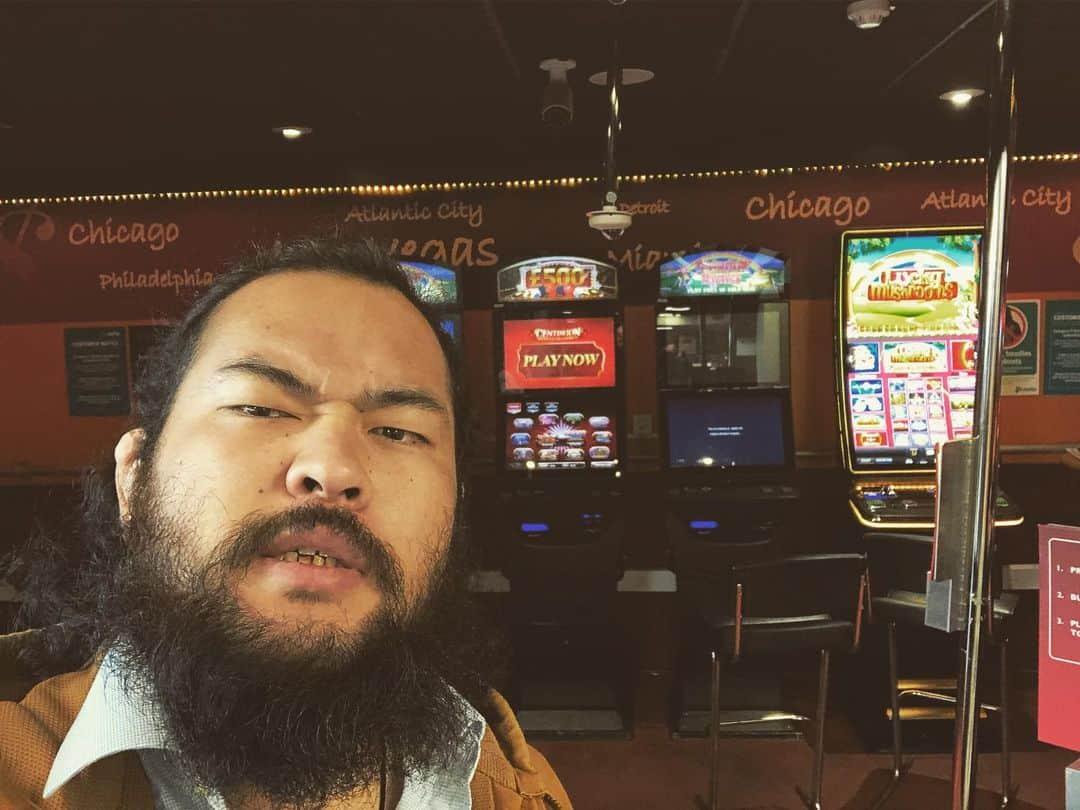 岡倫之さんのインスタグラム写真 - (岡倫之Instagram)「Dominate the casino💷💴 #GOK #GreatOKharn #UK #england #london #instagood #overseaslife #britishlife #overseasscenery #britishscenery #casino #オーカーン #英国 #イギリス #イングランド #ロンドン #海外生活  #イギリス生活 #海外の風景 #イギリスの風景  #カジノ #ギャンブル #スロット専門店」11月11日 14時08分 - great_o_khan