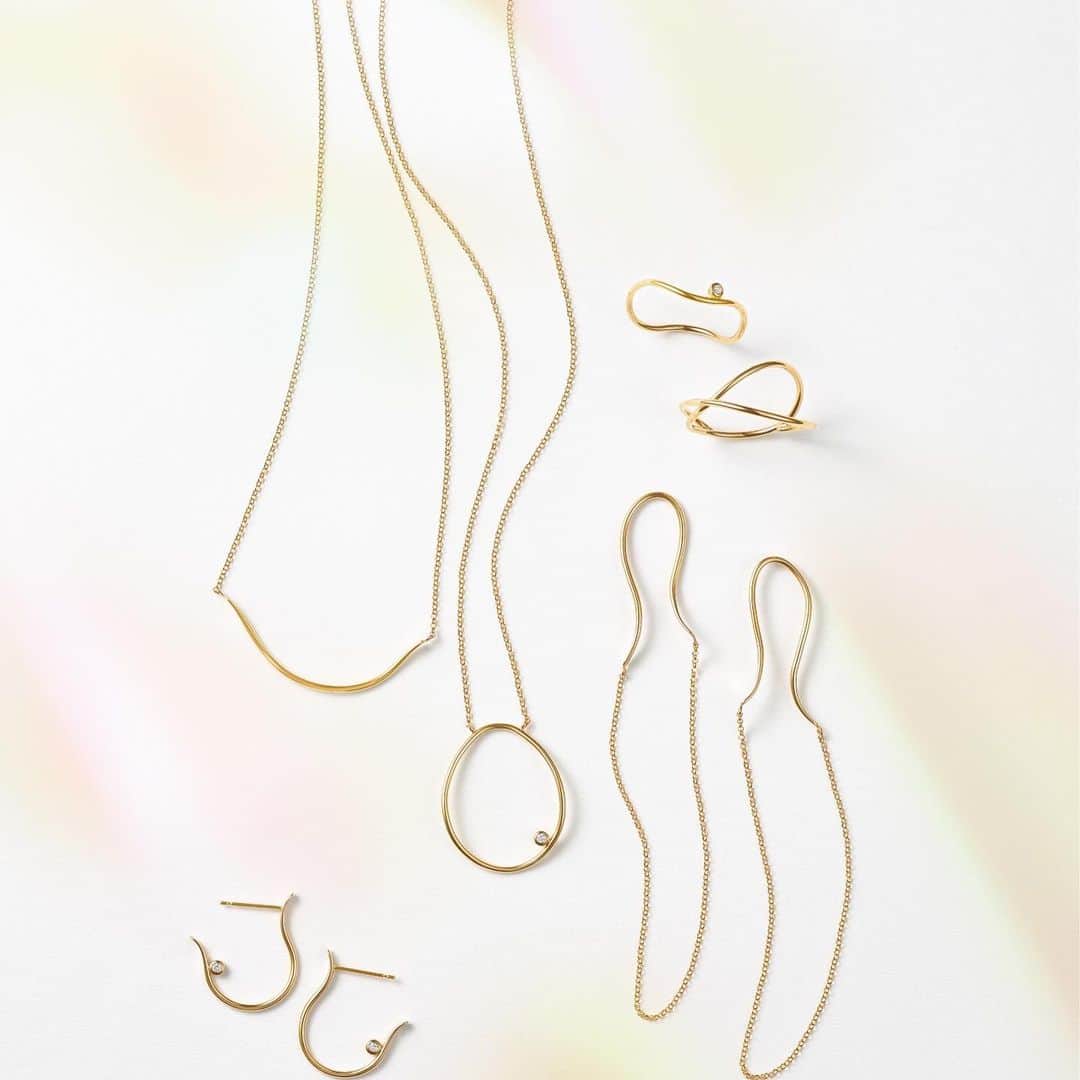 ペリエ千葉さんのインスタグラム写真 - (ペリエ千葉Instagram)「【本館 4F/ete】 “Draw” . 落書きのようなラフなラインを、 そのままジュエリーに落とし込んだコレクション。 ゆるやかな曲線で大人の抜け感を表現した、 空気感を感じさせるジュエリーを追及しています。 . . #ペリエ#ペリエ千葉#ete#エテ#ペリエDS #perie」11月11日 14時43分 - perie_chiba
