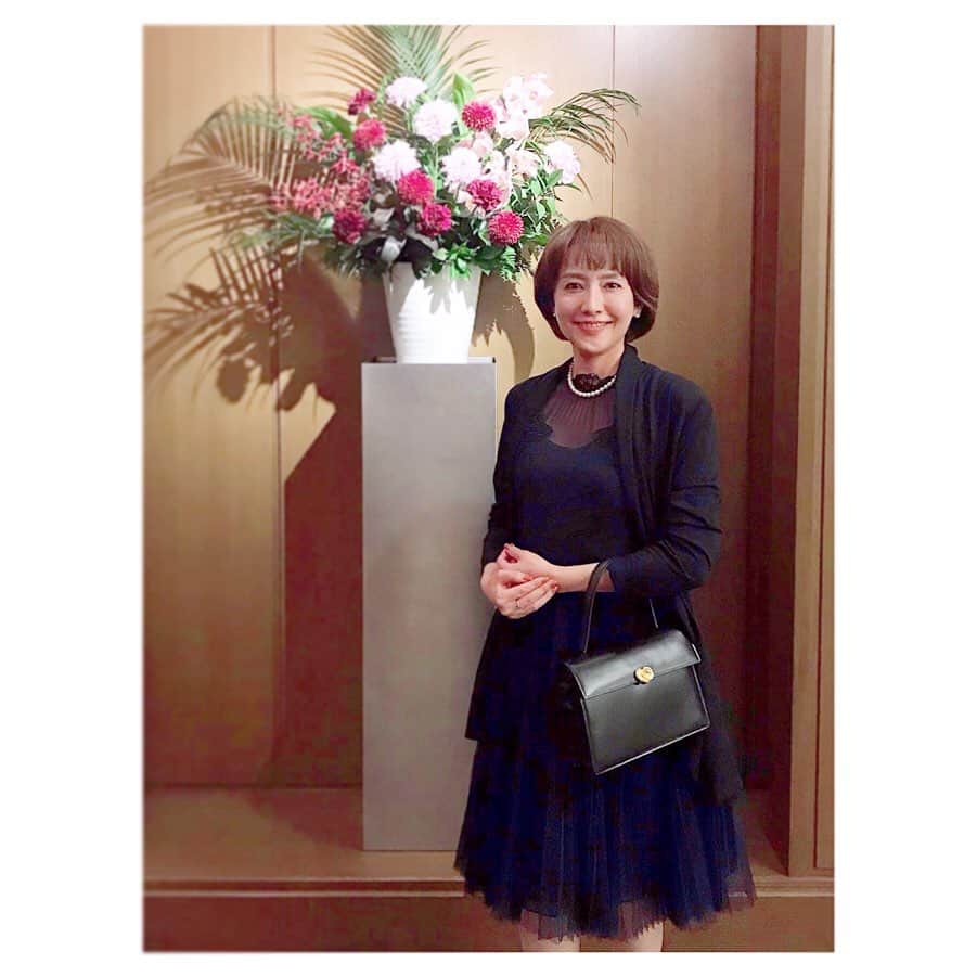 藤森香衣さんのインスタグラム写真 - (藤森香衣Instagram)「昨日。  東京タワーが、特別な色に。 ・ 「祝賀御列の儀」の日に、 帝国ホテルで結婚パーティーがあり、 いつもより ワタクシ かっちり感。  秋晴れで、皆さんの笑顔と会えて、 とても幸せな日でした。  #おめでとうございます  #東京タワー #結婚パーティー」11月11日 14時37分 - kaefujimori