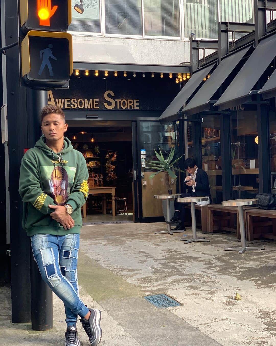 大沢文也のインスタグラム：「先日は時計ブランド【FACE AWARD】さんの撮影でした！ 格好良い時計や可愛い時計がたくさんあるので皆さん是非チェックです( ^ω^ )  #時計 #腕時計 #おしゃれ #オシャレ #派手 #ギラギラ #キラキラ #撮影 #モデル #faceaward  @faceaward_jp」