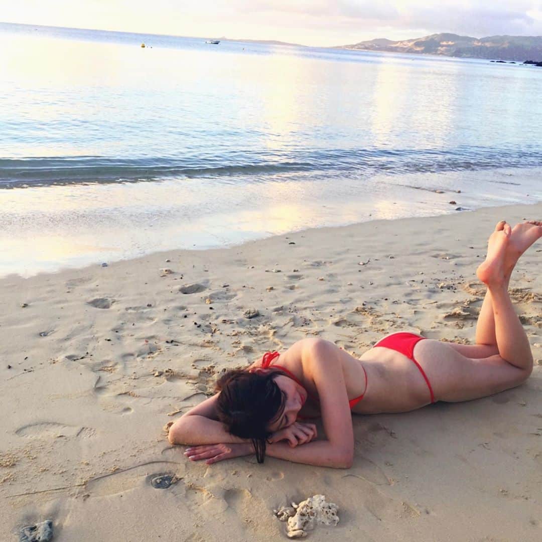 池田ゆりのインスタグラム：「3年前くらいの沖縄☺️ 寒くなるとあったかいとこ行きたくなる✨  #グラビア #bikini #okinawa #flash #沖縄 #撮影  #fitness #protein #beauty #bodymake #instagood #todaystraining #gym #style #tokyo #도쿄 #피트니스 #이케다유리」