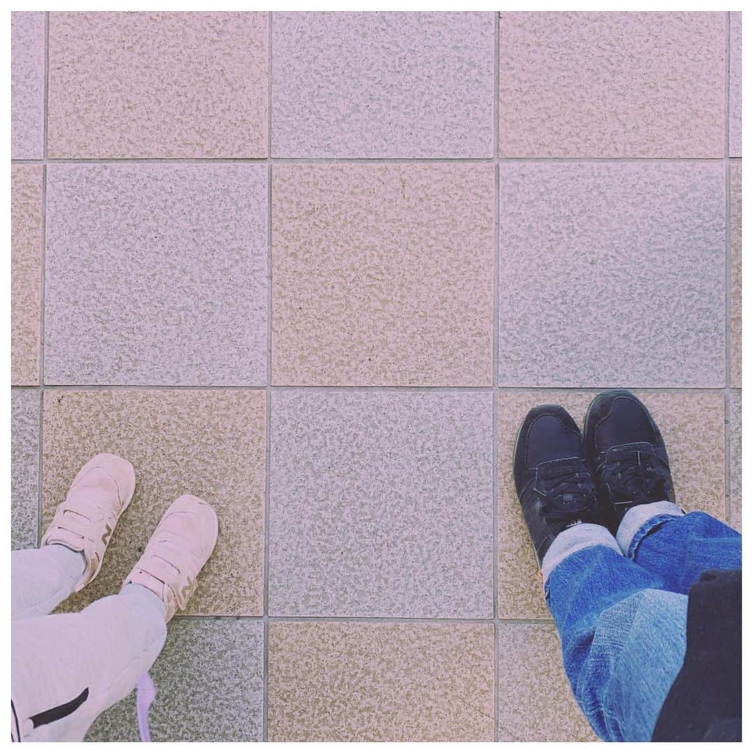 kainatsuさんのインスタグラム写真 - (kainatsuInstagram)「「ピンクのとこしか踏んじゃだめ。」 #newbalance」11月11日 15時19分 - natsugram_life