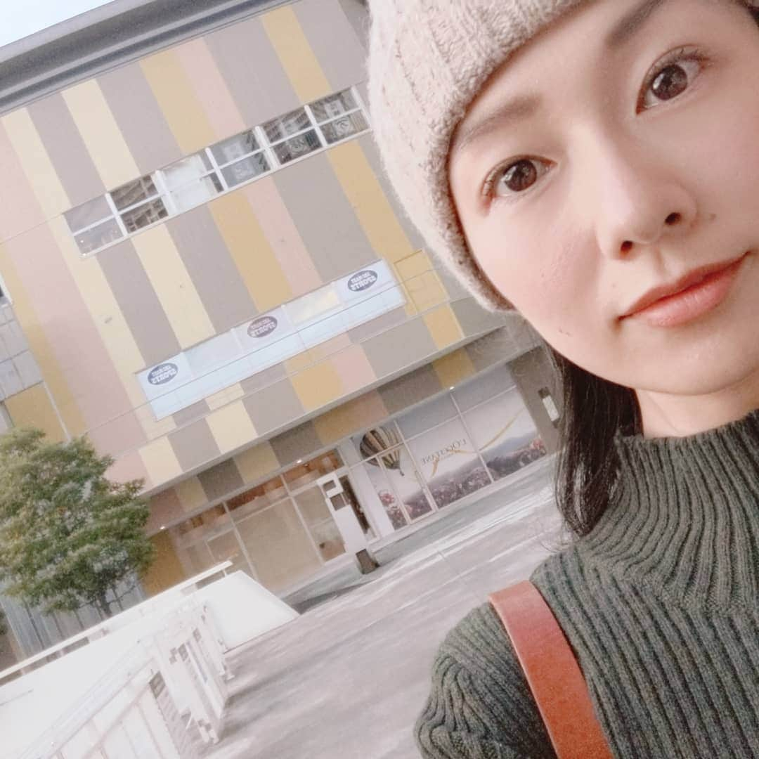 吉村美樹さんのインスタグラム写真 - (吉村美樹Instagram)「本日は、主人が監督をさせて頂いた映画『 #夏の夜空と秋の夕日と冬の朝と春の風 』を観てまいりました。脚本も読んでいるのに、先行上映も福岡で観たのに、涙腺崩壊（笑）皆さんにもぜひ、観て頂きたいです。ユナイテッドシネマ豊洲さんにて、延長上映中。娘をみているから行っておいでと背中をおしてくれた主人に感謝。いや、監督に感謝☺ 　#映画日和 　#涙腺崩壊 #夏の夜空と秋の夕日と冬の朝と春の風 #夏の夜空と #監督 #向井宗敏 #ありがとう #ひとり時間 #美味しいものでも食べておいで #と送り出されたものの #一人で食べるのもなんだか寂しいので #帰宅します #お小遣いまでくれたのに #ありがとう #サトルジャパン #モデル #ママモデル #吉村美樹」11月11日 15時30分 - yoshimuramiki0911