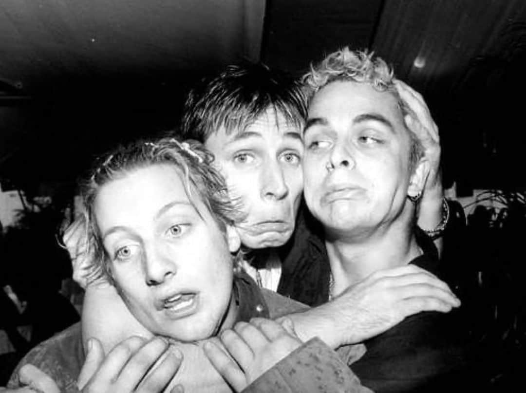 トレ・クールのインスタグラム：「Look it’s a three headed monster!」