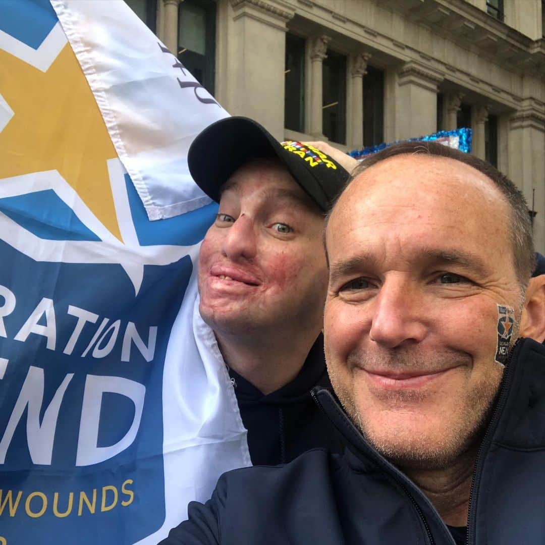 クラーク・グレッグのインスタグラム：「Reppin @operationmend w #AaronMankin at NYC #VeteransDay」