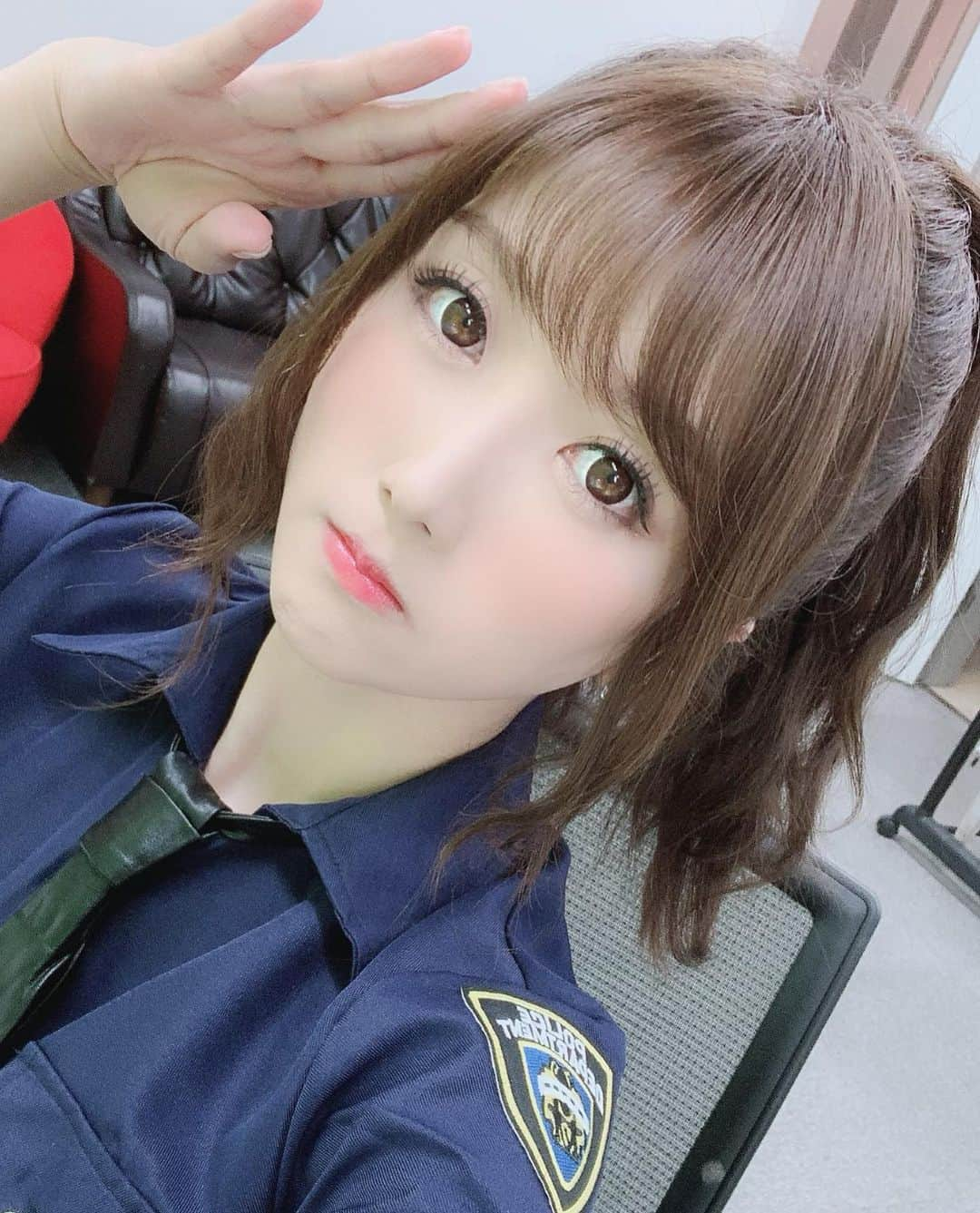 大槻ひびきさんのインスタグラム写真 - (大槻ひびきInstagram)「タイホしちゃうよー🚓 #japan #police #policewoman」11月12日 1時25分 - yanhibi0221