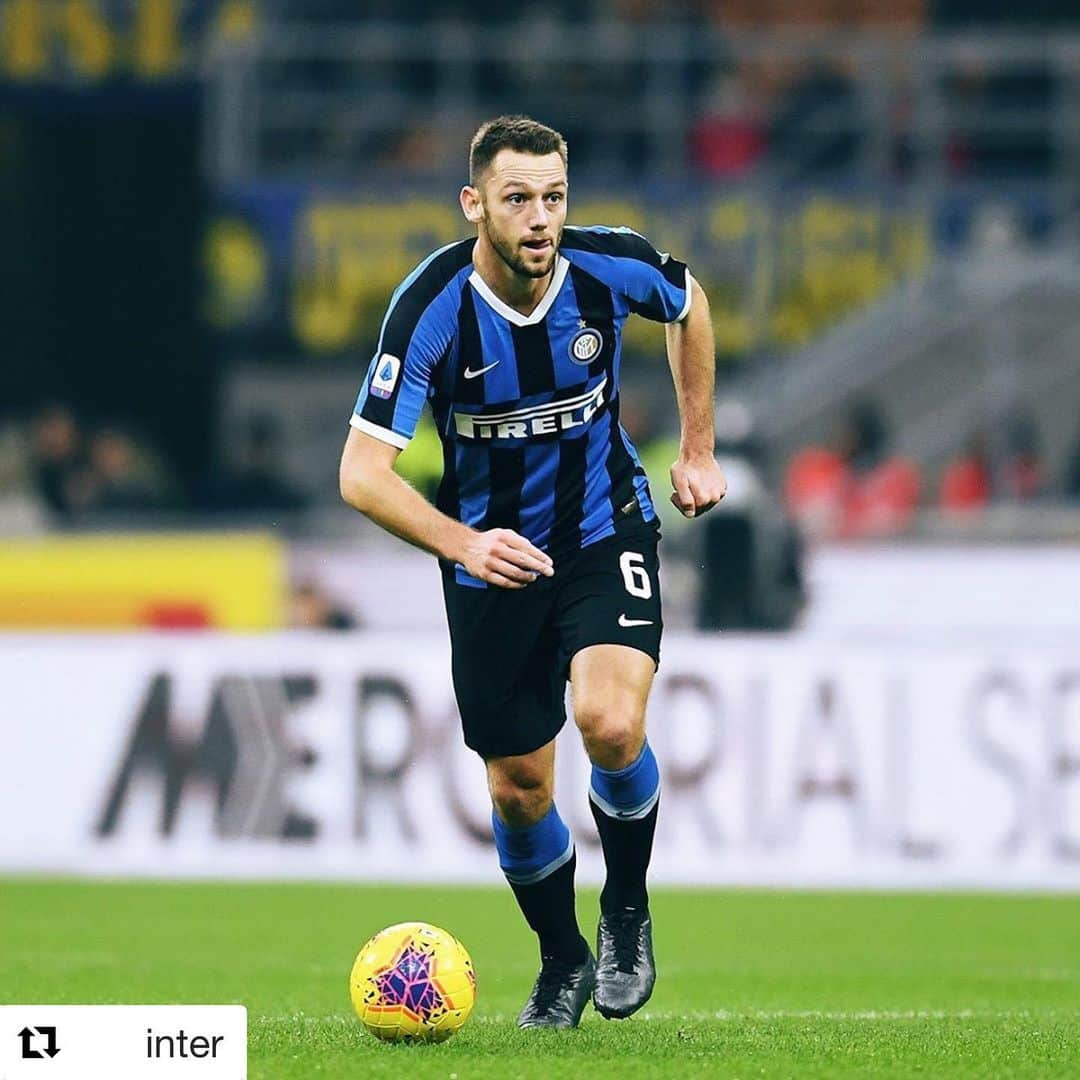 ステファン・デ・フライさんのインスタグラム写真 - (ステファン・デ・フライInstagram)「#Repost @inter with @get_repost ・・・ 50 APPEARANCES 👏🏼⚫️🔵 @stefandevrij has made his 50th appearance with #Inter in all competitions. #ForzaInter #NotForEveryone #DeVrij #Football」11月12日 1時25分 - stefandevrij