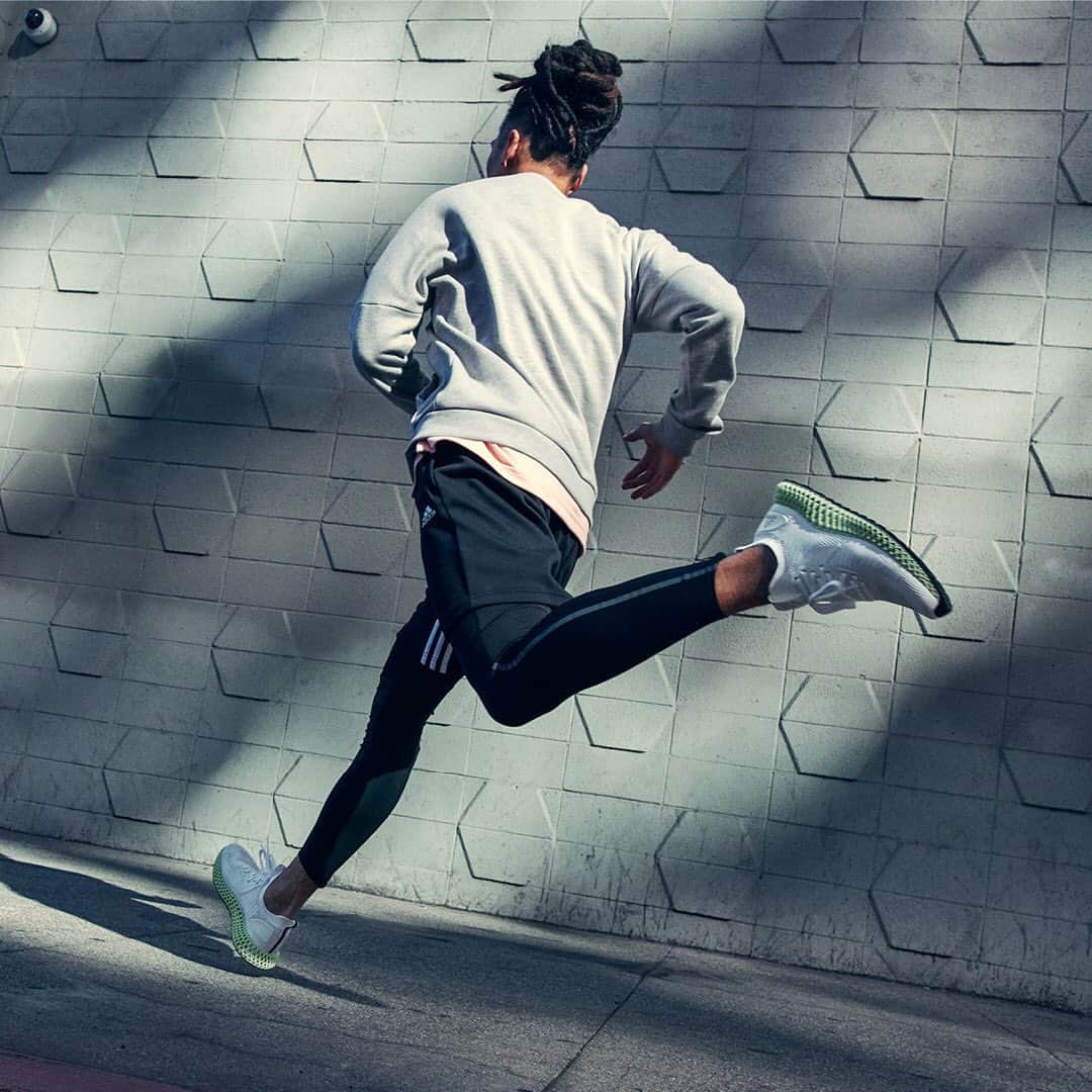 adidas Runningさんのインスタグラム写真 - (adidas RunningInstagram)「A thousand footsteps into a single stride. ALPHAEDGE 4D is precisely tuned using years of athlete data to support and cushion. — #adidas4D #alphaedge4D #running #adidas #adidasrunning」11月12日 2時01分 - adidasrunning