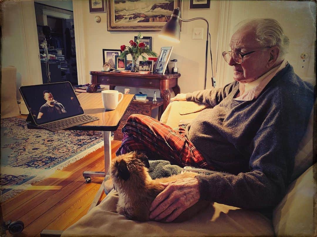 ロブ・モローのインスタグラム：「#HappyVeterensDay the great #GeorgeLAyer 96yrs and still going strong. #usmarines」